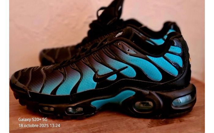 Tn noir et bleu jamais porté neuf taille 35