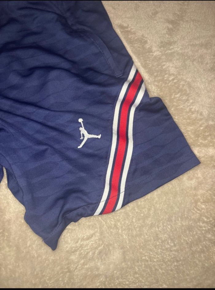 Short Jordan psg taille M - photo numéro 3