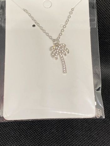 Collier pendentif palmier argenté avec brillant