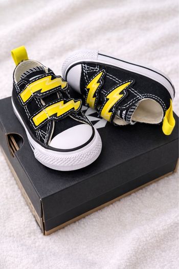 Baskets bébé Converse noir/jaune _ taille 18 _ neuves
