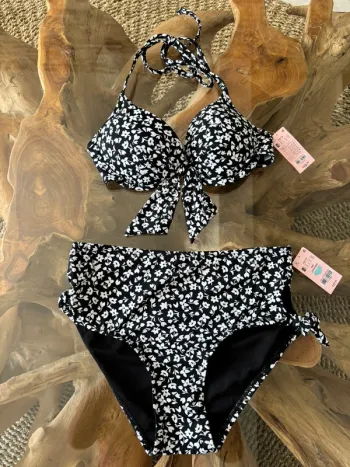 Maillot de bain 2 pièces fleurs noir et blanc Ardene