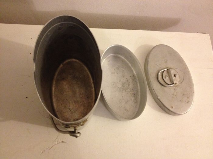 Ancien mini sceau en aluminium gris clair  avec anse et couvercle pour décoration ou autre - photo numéro 5