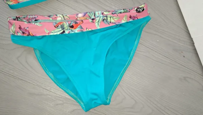 Maillot de bains, HP, taille 14/16 ans - photo numéro 2