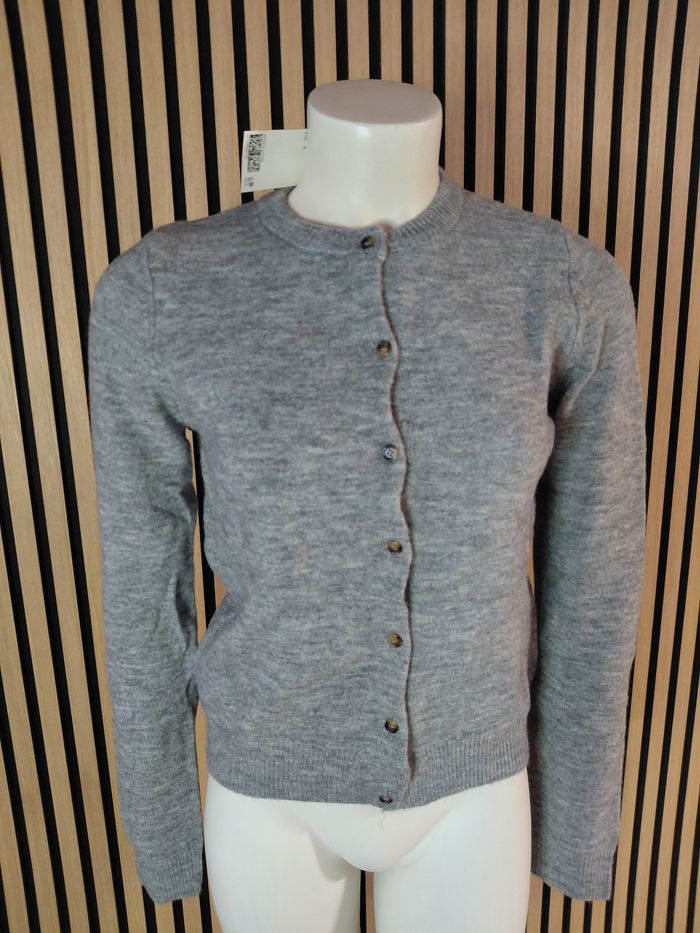 Très joli cardigan gris H&M 🖤 - photo numéro 5