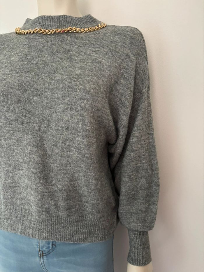 🌺Pull en maille gris avec collier doré Taille XS/34🌺 - photo numéro 3