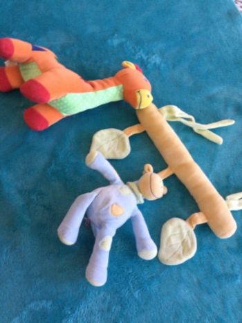 lot jouets d éveil girafe + barre d éveil tex tbe