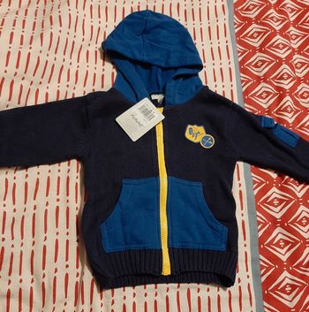 Veste à capuche neuve