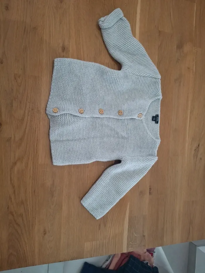 Gilet kiabi neuf 12 mois