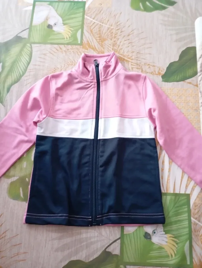 Lot de 2 survêtements neuf taille 4 ans (10 euros les 2)(314) - photo numéro 2
