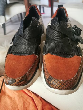 Belles sneakers cuir et cuir retourné p 41 originales