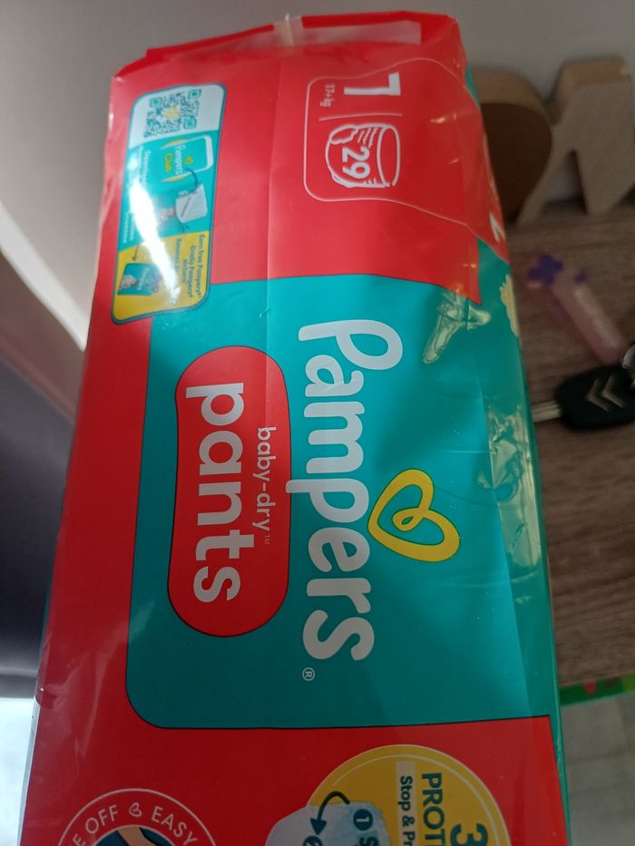 Couches pampers baby dry pants taille 7 - photo numéro 2