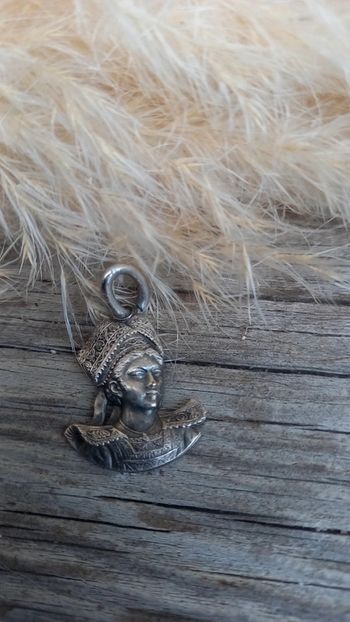 Pendentif tête vintage