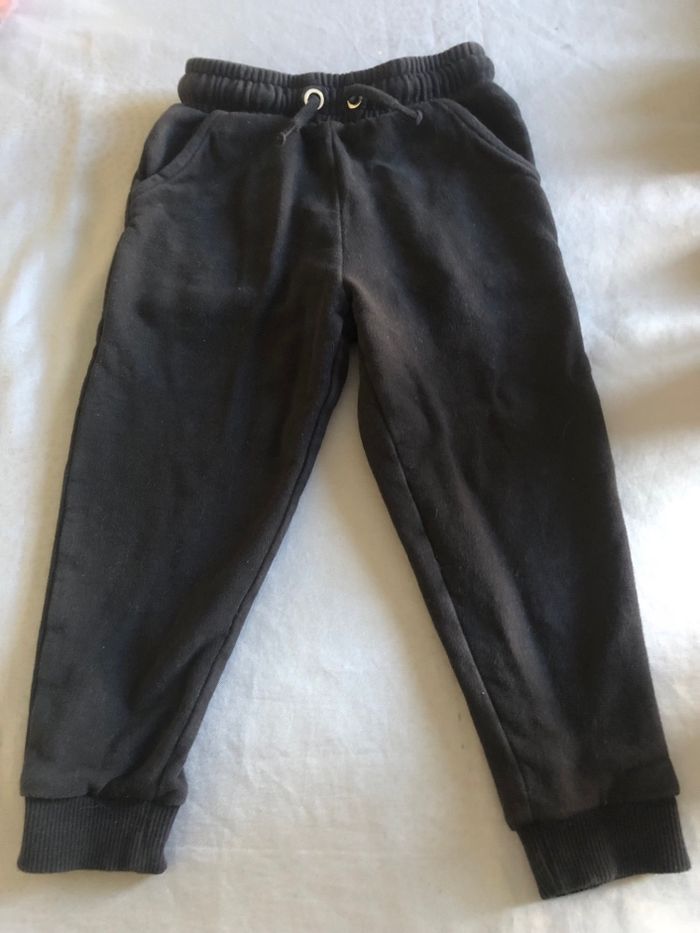 Vend jogging taille 2/3 ans - photo numéro 2