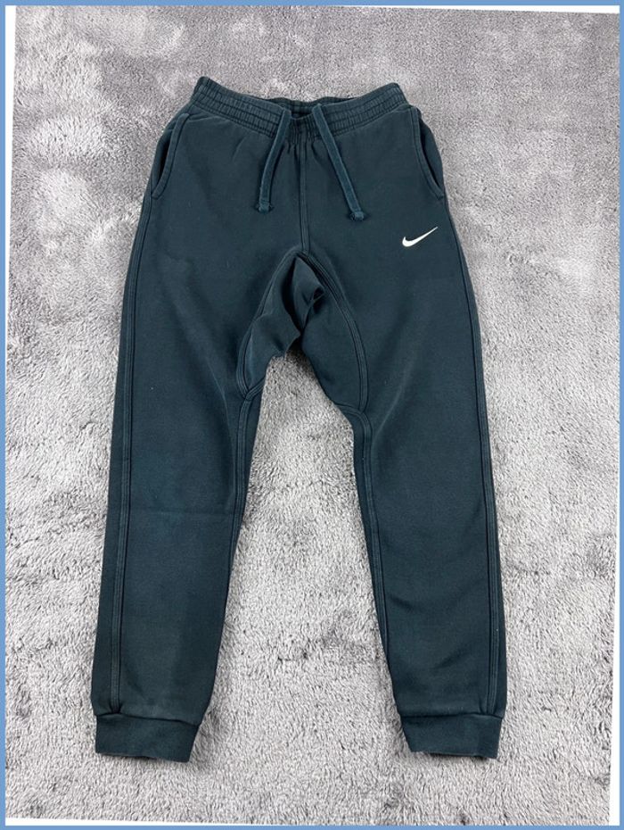 Jogging Nike Solo Swoosh Noir avec logo brodé Taille XS