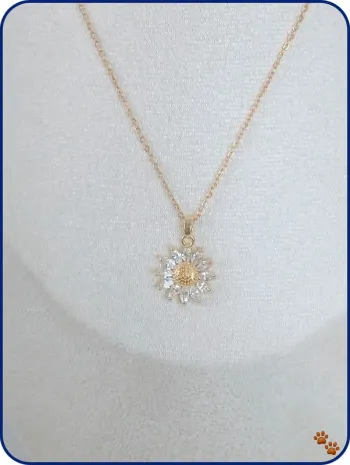 Collier doré pendentif fleur – Style Lou.Yetu tendance bohème chic