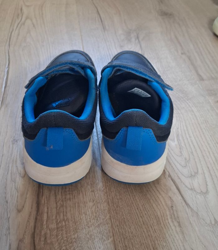 Basket Adidas T37,5 comme neuves - photo numéro 5