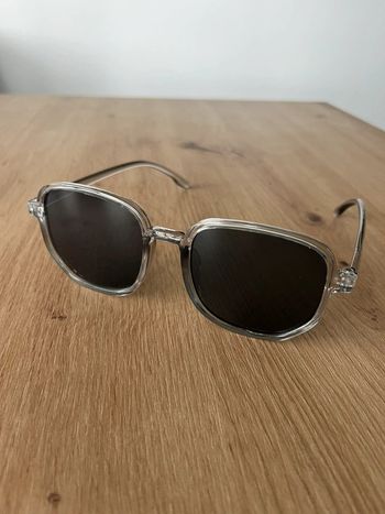 Lunettes de soleil femmes neuves