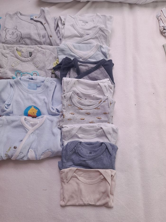 Lot pyjamas bodys 1 mois - photo numéro 3