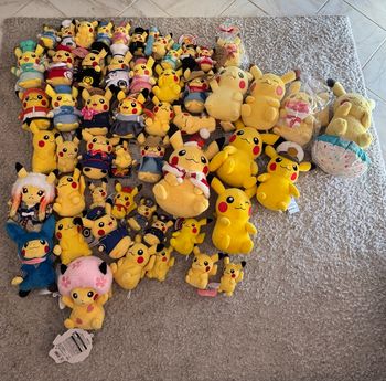 Peluche Pikachu rare Officiel Japon