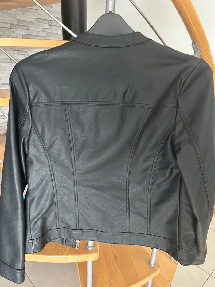 Veste noir en similicuir - photo numéro 5