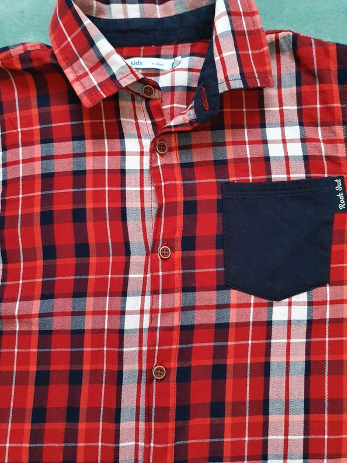 Tres jolie chemise 10 ans - photo numéro 2