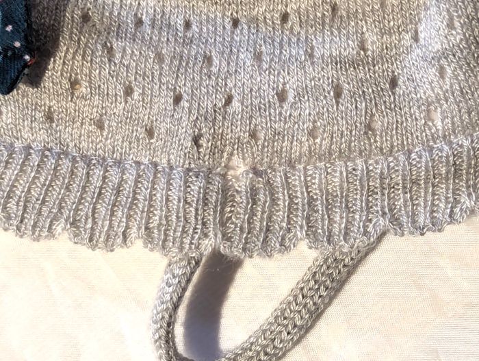 Bonnet Gris Minis Trous Flot Ruban Vert Attache Ficelles Vêtement Accessoire Petits Enfants Bébés - photo numéro 6