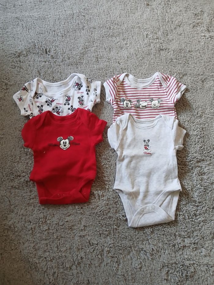 Lot de 23 body, 1mois