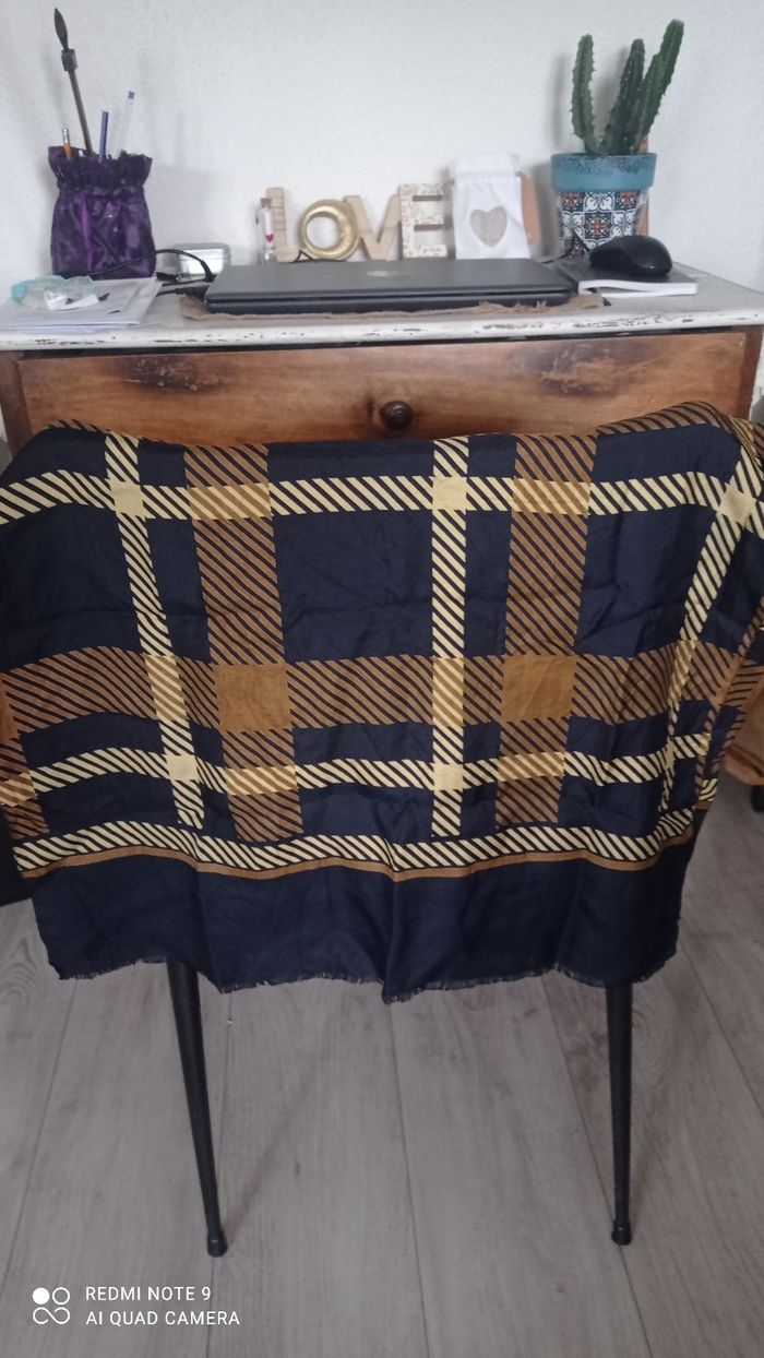 Écharpe foulard en soie noir, jaune et marron tbe - photo numéro 4