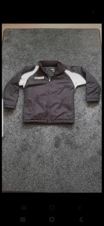 Parka garçon  8/9  ans 
Avec capuche