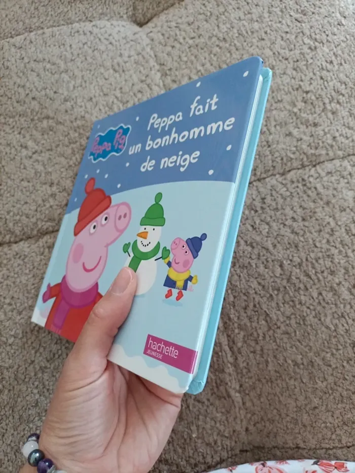 Livre cartonné Peppa pig : Peppa fait un bonhomme de neige - photo numéro 4