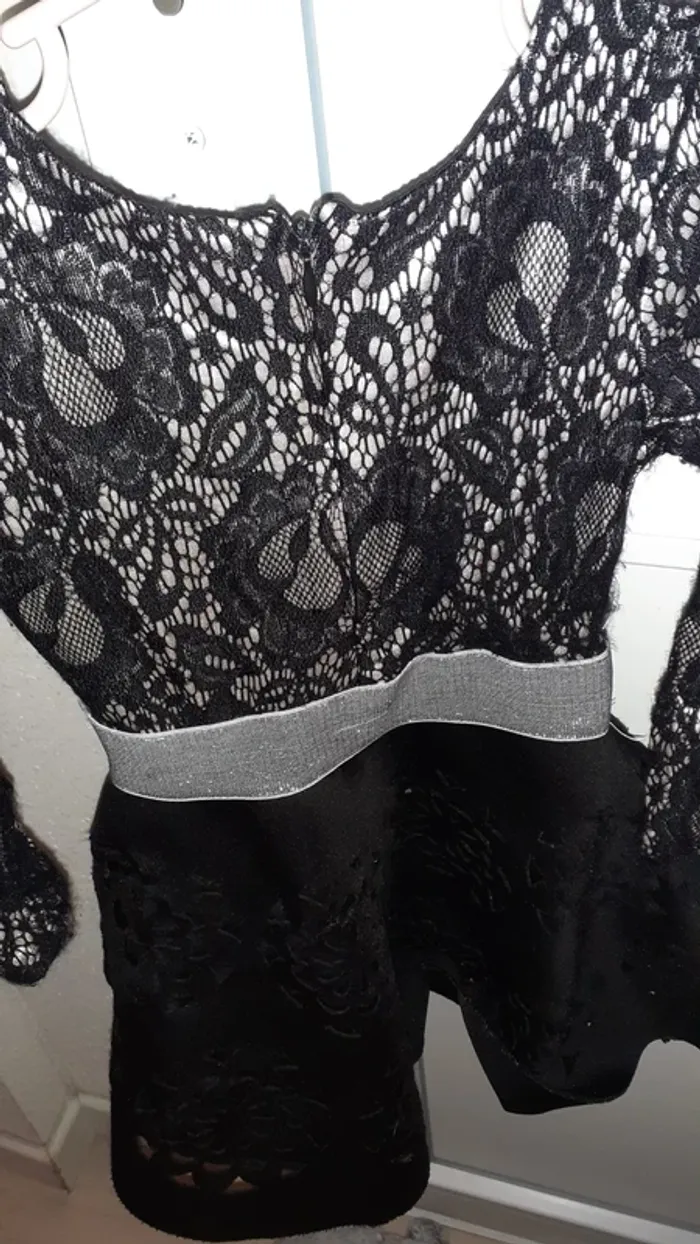 Robe en dentelle et broderie perforées - photo numéro 6