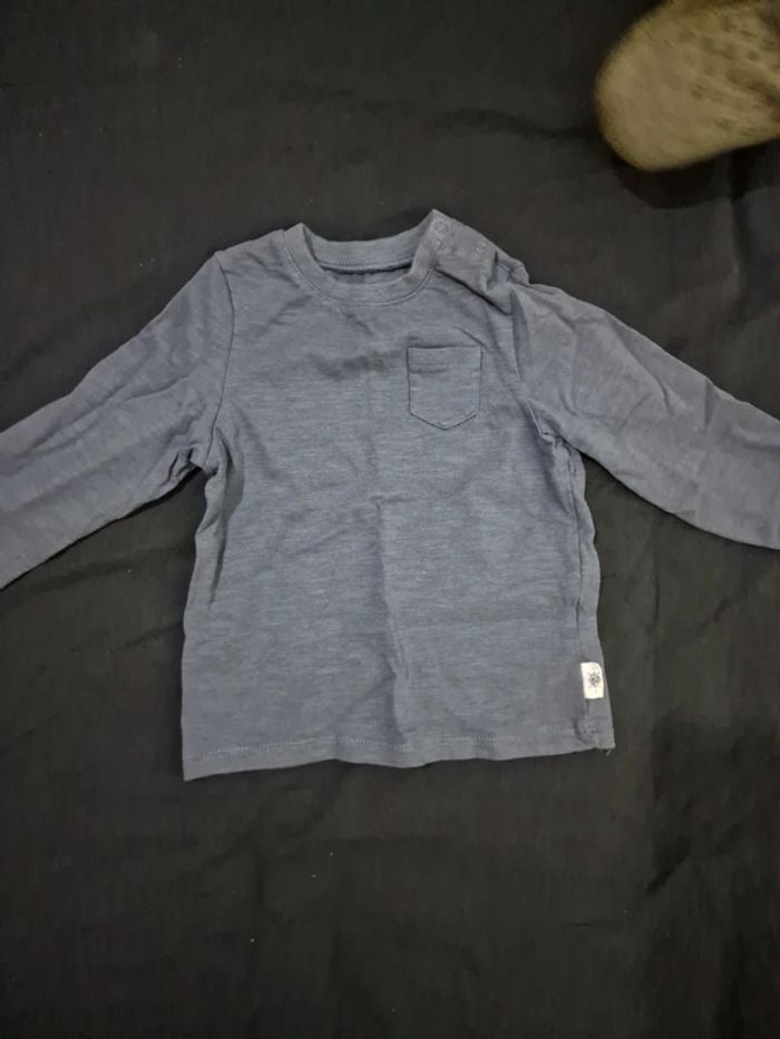2 T-shirts manches longues 18 mois - photo numéro 3
