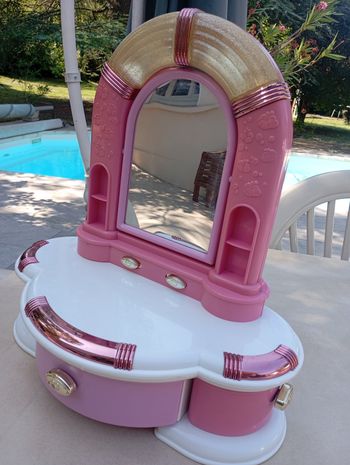 Coiffeuse barbie et ses accessoires