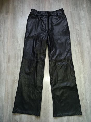 pantalon noir en simili cuir taille 36