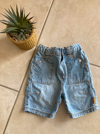 Short en jean taille 12 mois