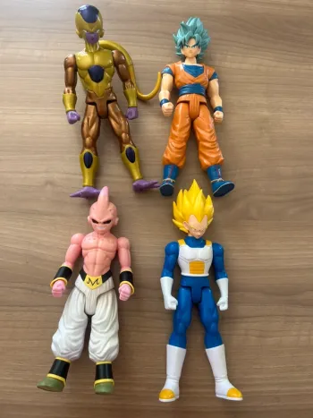 Gros lot de 4 grandes figurines de 30cm de hauteur dragonball Z