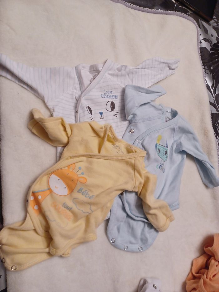 Lot de vêtements bébé - photo numéro 2