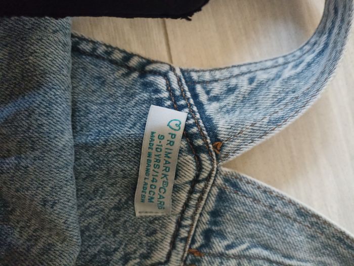 A vendre Jeans, cargo et jupe salopette, entre 9 et 13 ans a vendre - photo numéro 10