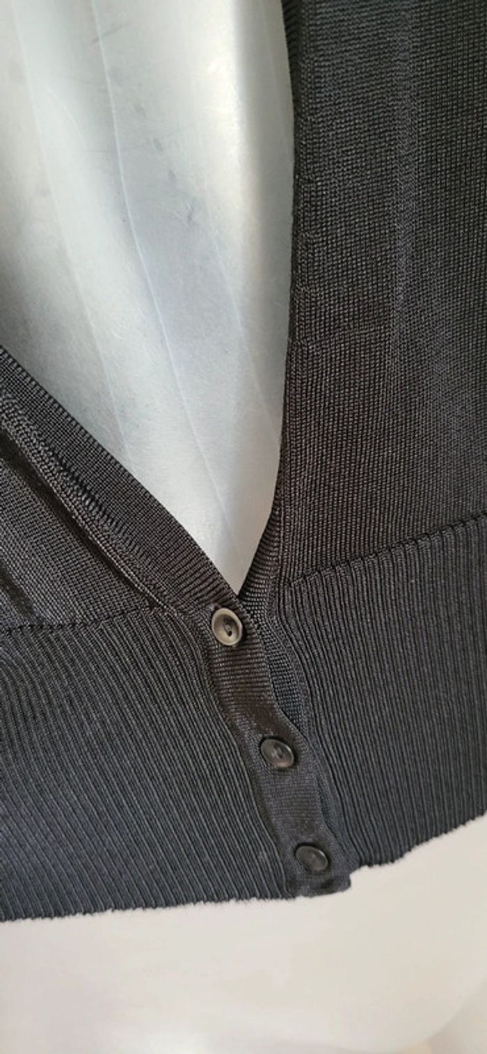 Magnifique matière pour ce pull gilet noir. 3 boutons. Côté femme neuf. M38/L40 🥰 - photo numéro 2