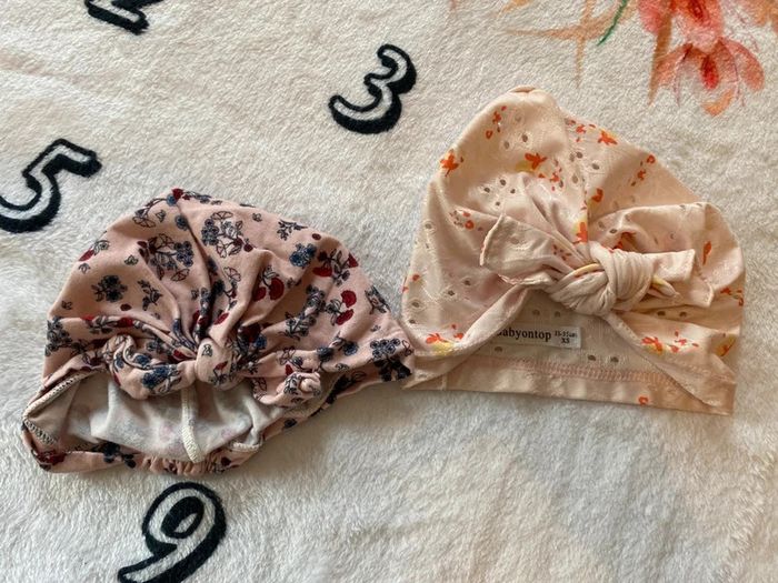 Deux bonnets type chapeaux 👒