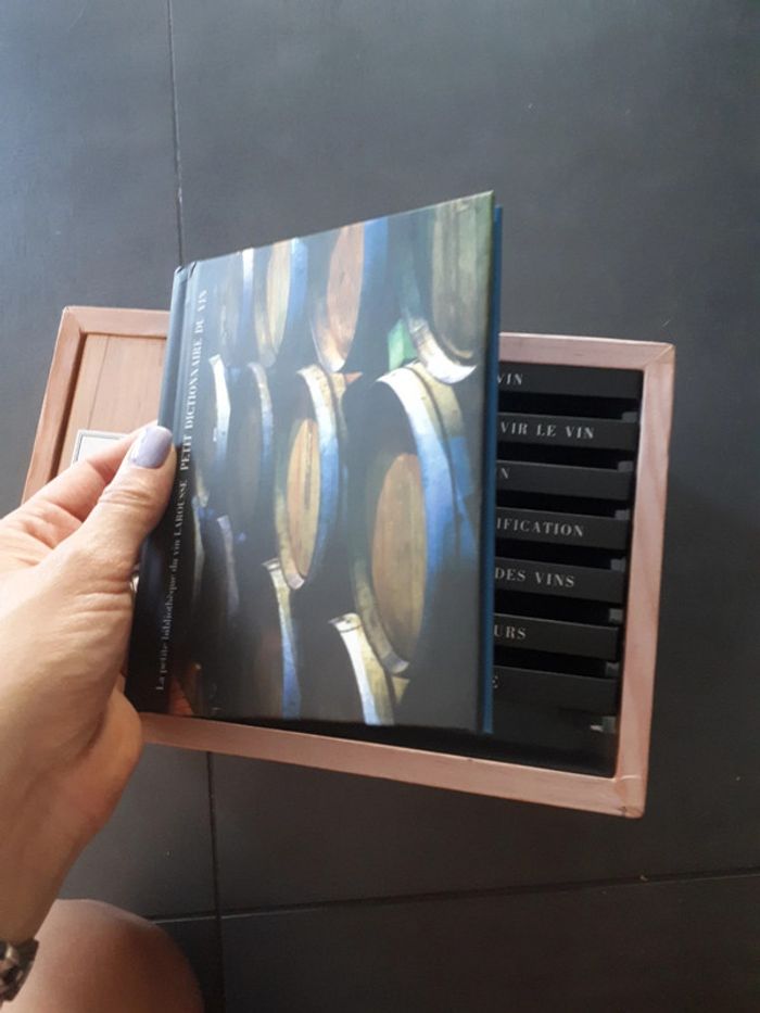 La petite bibliothèque du vin Larousse état neuf - photo numéro 15