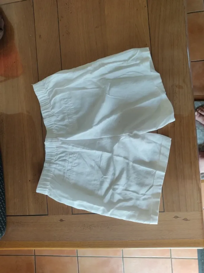 Vend short blanc - photo numéro 2