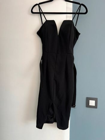 Robe noir avec ceinture