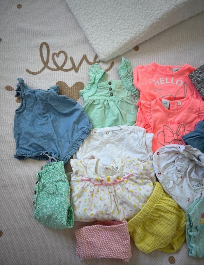 Lot de vêtements bébé fille - photo numéro 2
