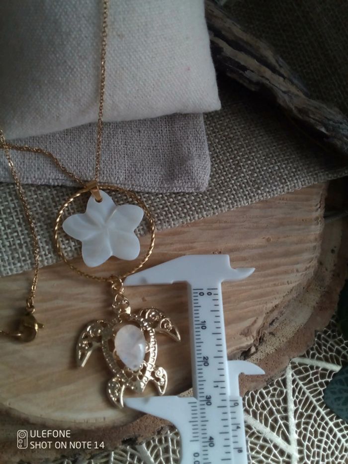 Collier tortue pierre de lune et fleur en n'acre - photo numéro 3