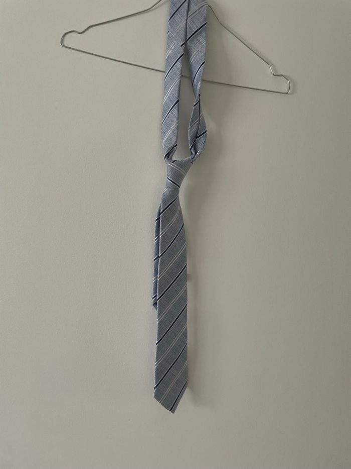 Cravate Devred, état neuf 15 €