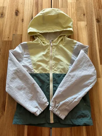 Vêtement veste coupe vent