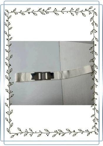 Ceinture blanche élastique  réglable, très bon état, 110cm