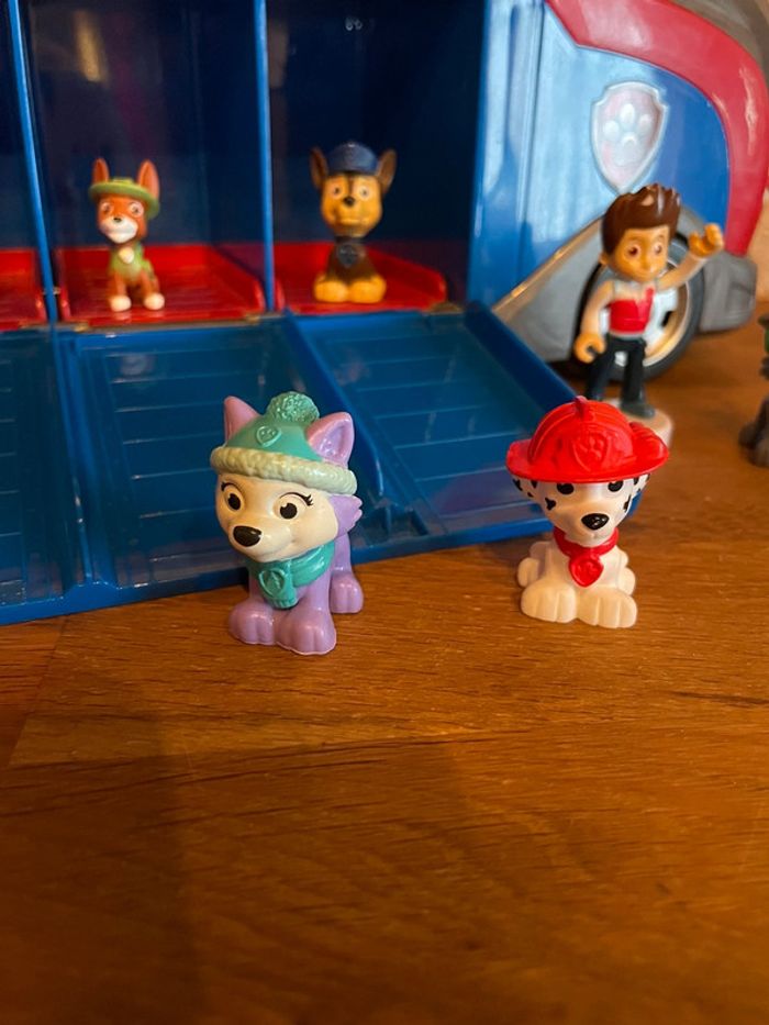 Camion Mission Cruiser sonore avec sa carte magique avec 9 personnages - photo numéro 4