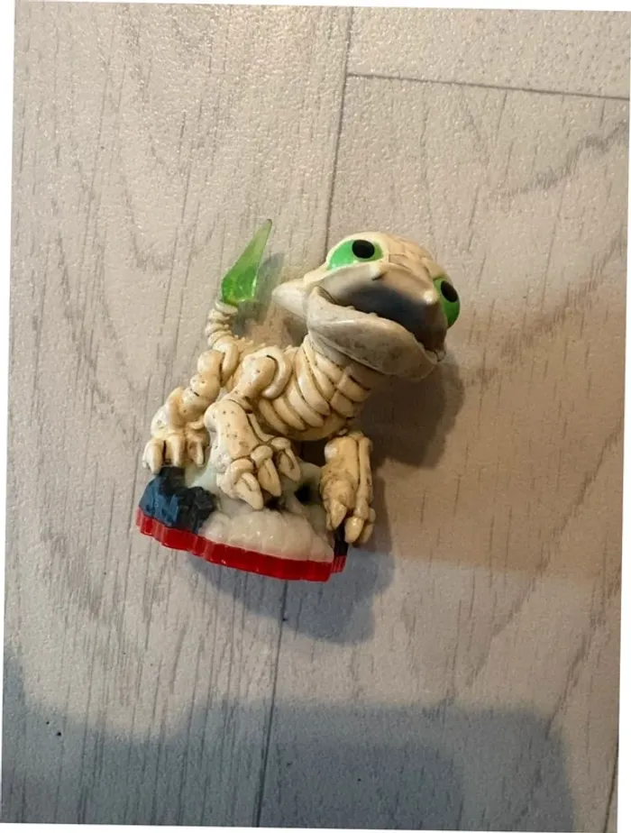 Figurine skylanders funny bone très bon état